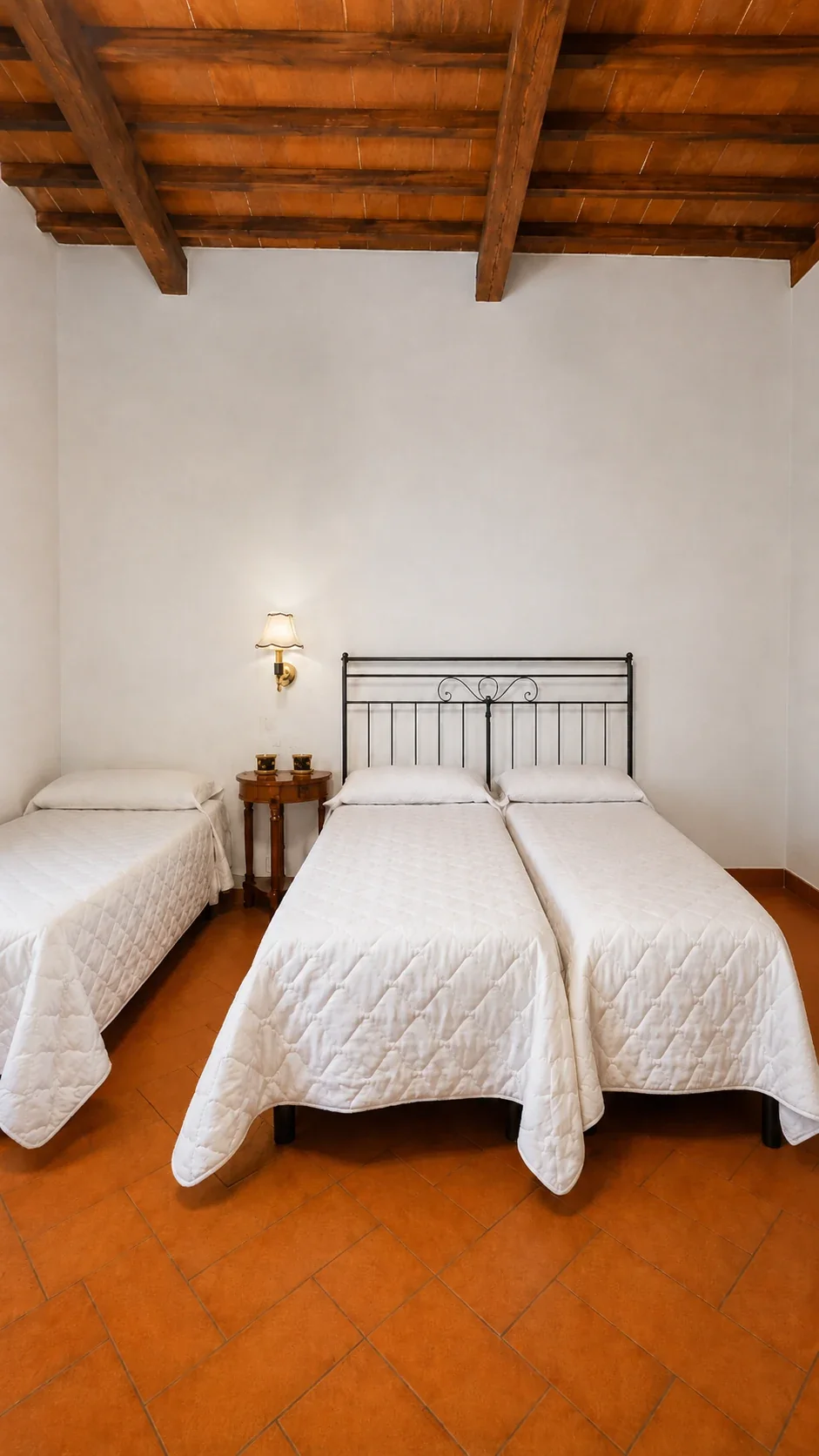 Il letto matrimoniale e il letto singolo della Camera Le Lase visti frontalmente
