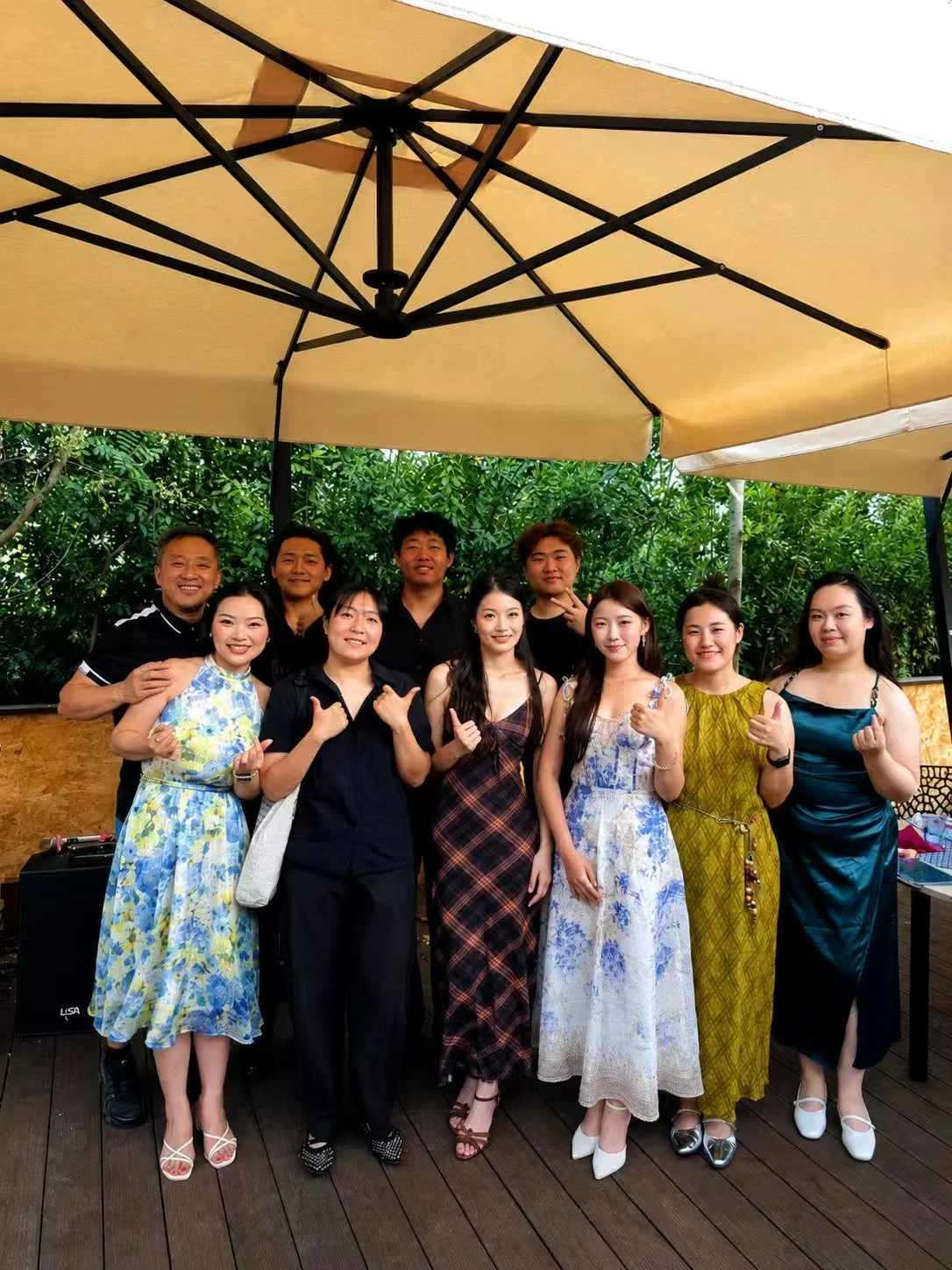 The OperaGioia singers during the concert in the villa garden